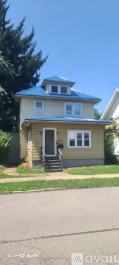 Main picture of 410 Cedar Ave