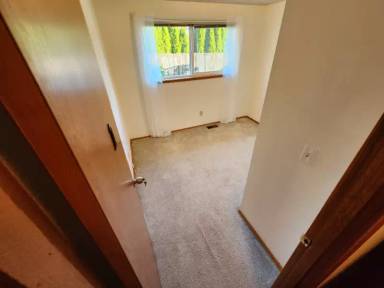 Main picture of 3712 S 175th St
