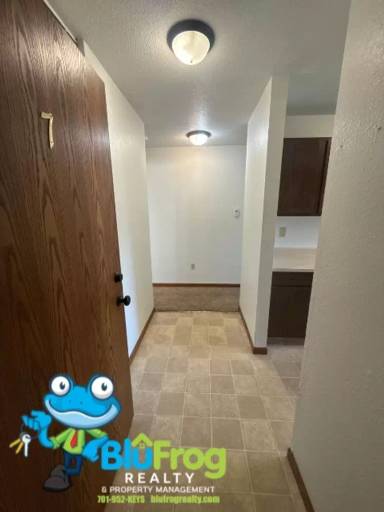 Main picture of 904 13th St NE