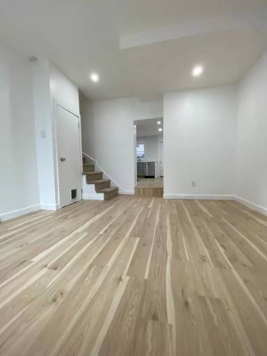 Main picture of 329 W Thompson St