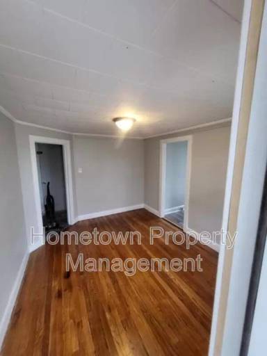 Main picture of 338 W 2nd St