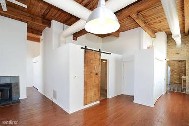 Main picture of 2510 N Wayne Ave