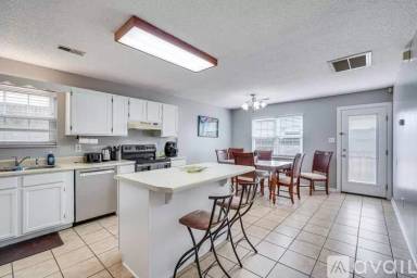 Main picture of 2315 Suzu Way