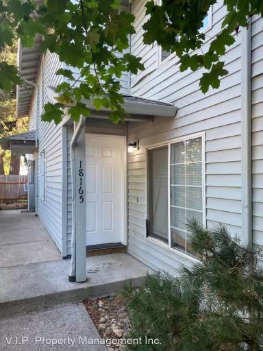 Main picture of 18165 SE Oak St