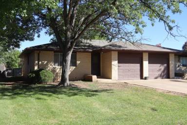 Main picture of 1600 1602 Larch St