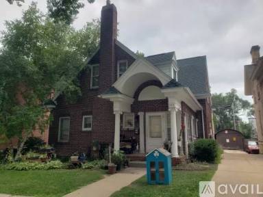 Main picture of 111 E Gilman St
