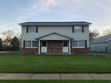 Main picture of 975 Center St
