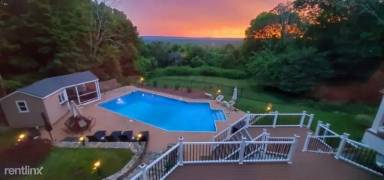 Main picture of 330 Deercliff Rd