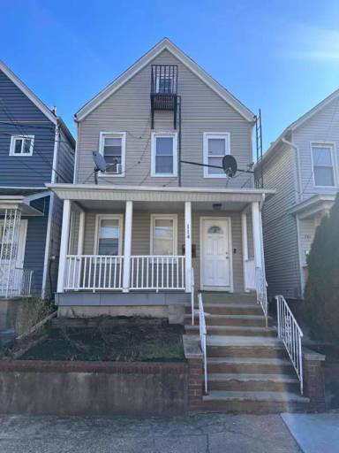 Main picture of 114 Washington Ave