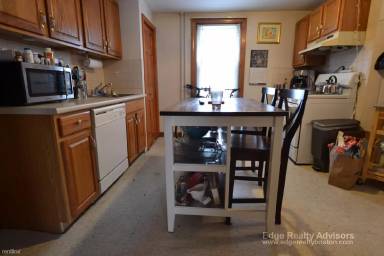 Main picture of 2 Oneil Pl
