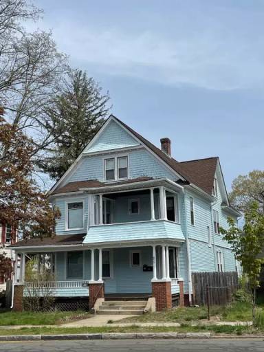 Main picture of 855 Belmont Ave