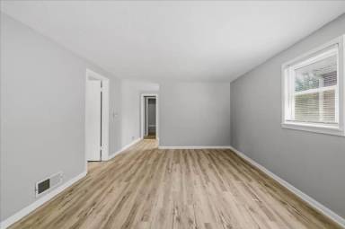 Main picture of 5010 Brookville Rd