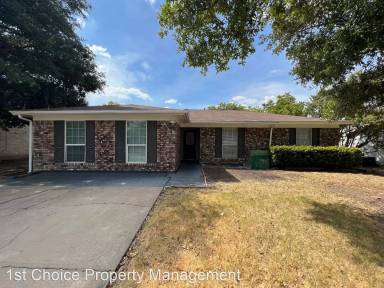 Main picture of 704 Lynne Ln