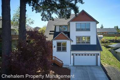 Main picture of 2098 NE Lucy Belle St