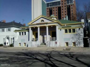 Main picture of 401 S Division St