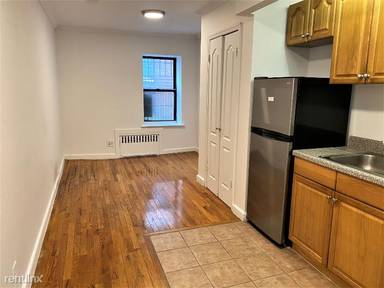 Main picture of 237 E 2nd St