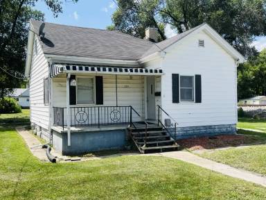 Main picture of 739 N Prairie St