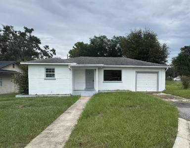 Main picture of 1345 Lakeview Dr