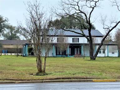 Main picture of 1308 E Washington Ave