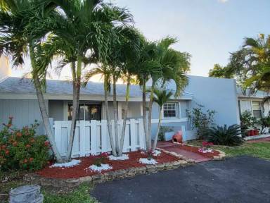 Main picture of 10370 SW 207th Ln