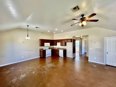 Main picture of 309 S Oak Ave