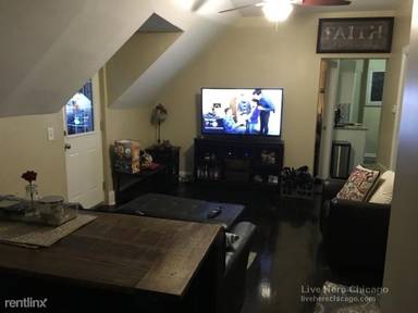 Main picture of 1446 W Fletcher St