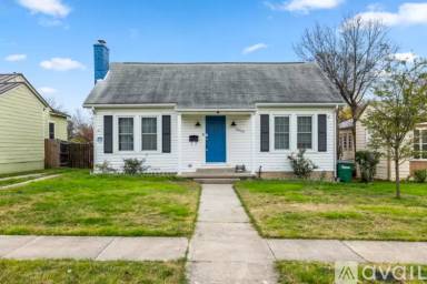 Main picture of 2050 W Mistletoe Ave