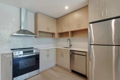 Main picture of 1024 Manhattan Ave
