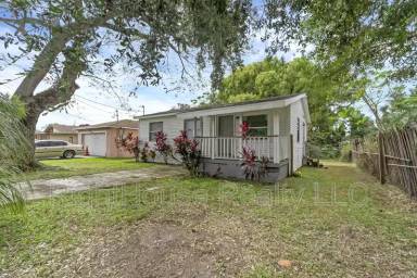 Main picture of 930 Aaron Ave