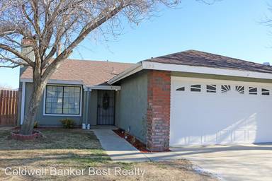 Main picture of 205 Chestnut Ct