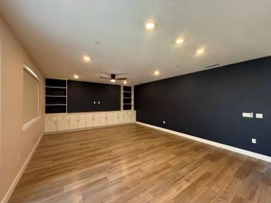 Main picture of 3830 Quinones Ave