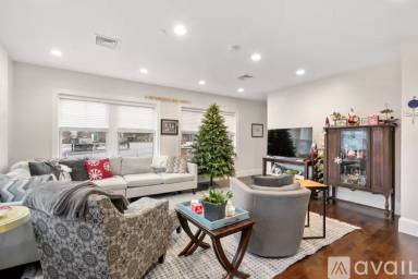 Main picture of 50 Dedham Ave
