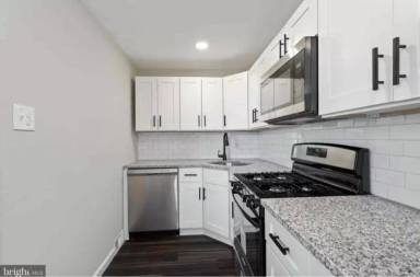 Main picture of 247 W 21st St