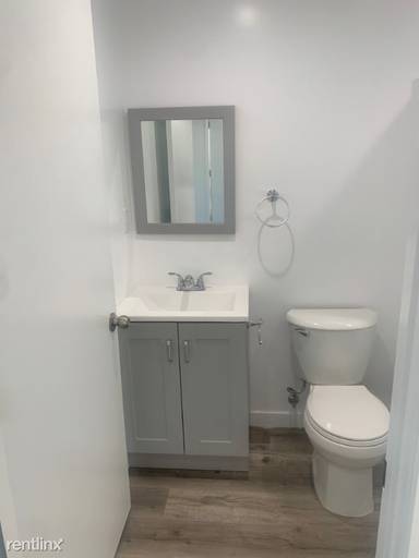 Main picture of 20206 Blythe St