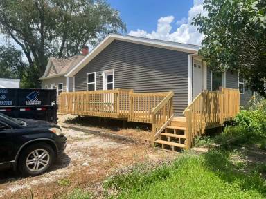 Main picture of 128 SW 4th St