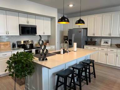 Main picture of 532 McLernon Trce