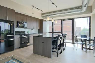 Main picture of 208 W Scott St