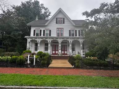 Main picture of 220 Stockton St