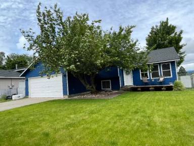 Main picture of 700 W Bridle Ln