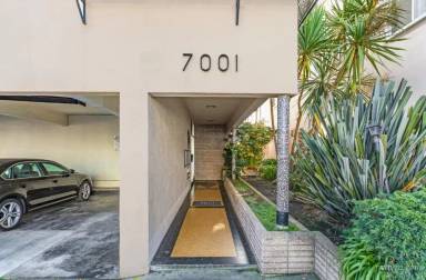 Main picture of 6945 California St