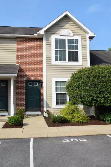 Main picture of 202 Pebble Ln