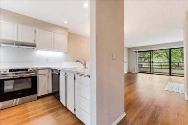 Main picture of 5150 S Landing Dr