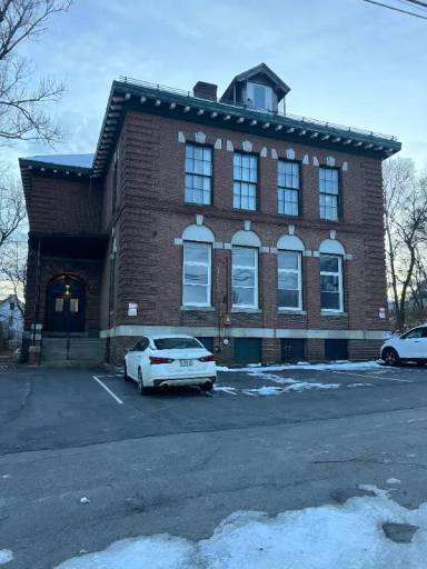 Main picture of 24 Larkin St