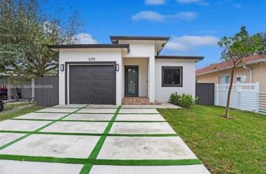 Main picture of 2210 Farragut St