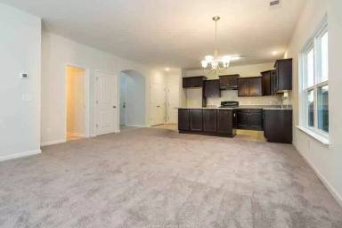 Main picture of 118 Ceasar Pl