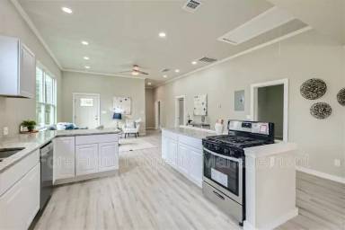 Main picture of 517 Hicks Ave