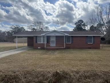 Main picture of 123 Lake Dr