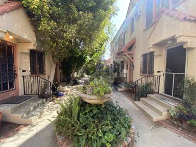 Main picture of 639 1/2 N Spaulding Ave
