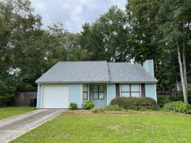 Main picture of 1110 Oakcrest Dr