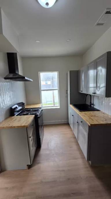 Main picture of 2234 Lapeyrouse St